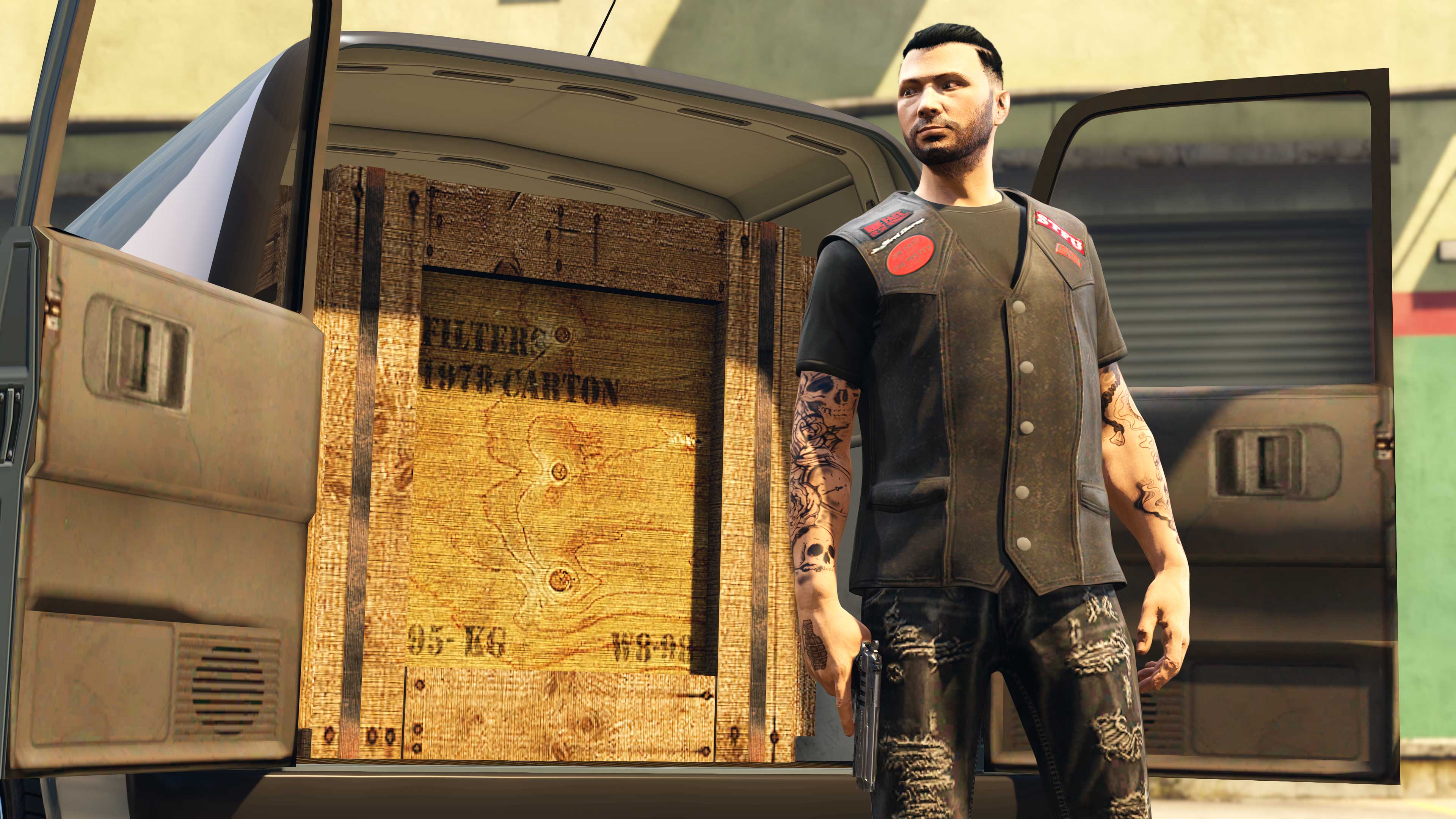 GTA 在线模式角色带着制造厂原材料的图片
