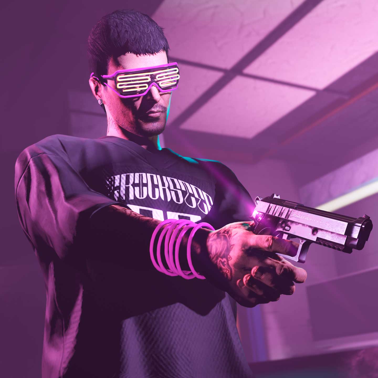 GTA 在线模式角色戴着粉色加黄色荧光太阳镜的图片
