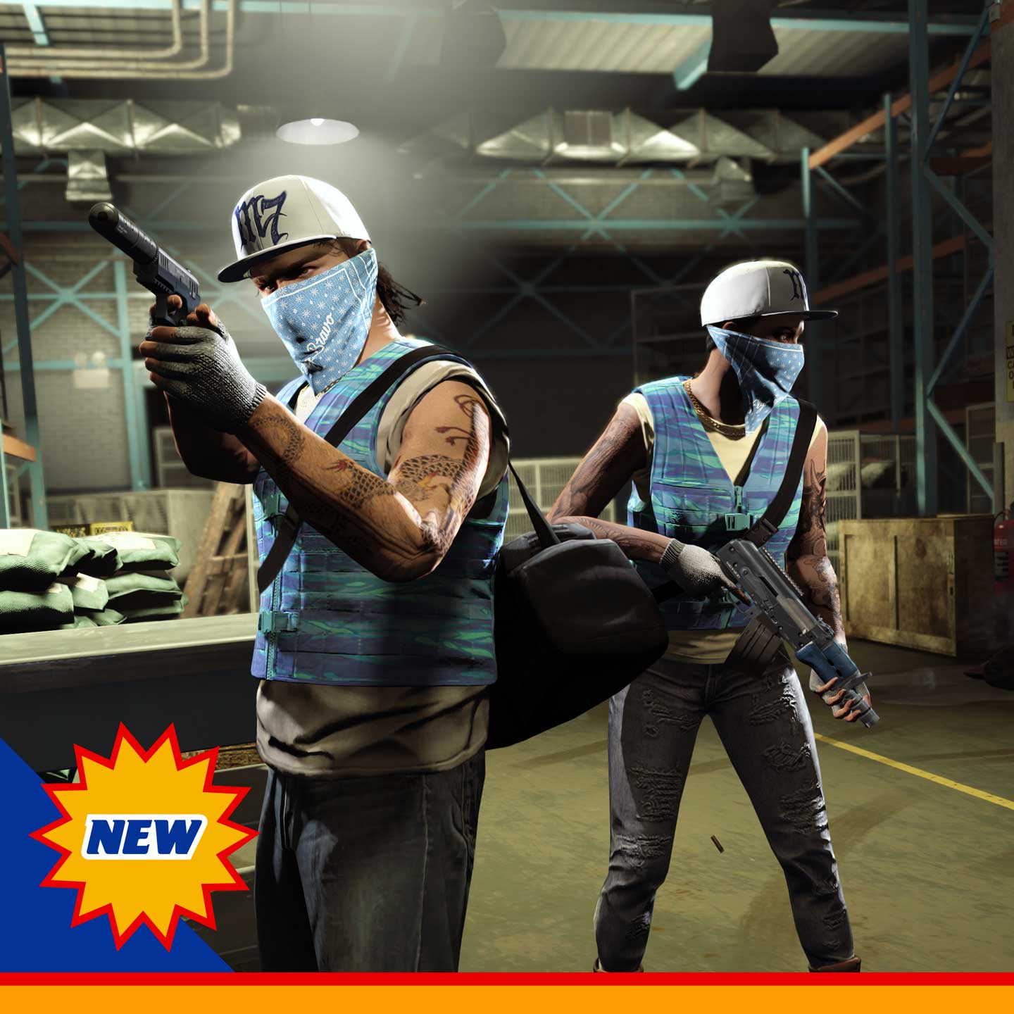 仓库中有两名带有武装和面具的 GTA 在线模式玩家。