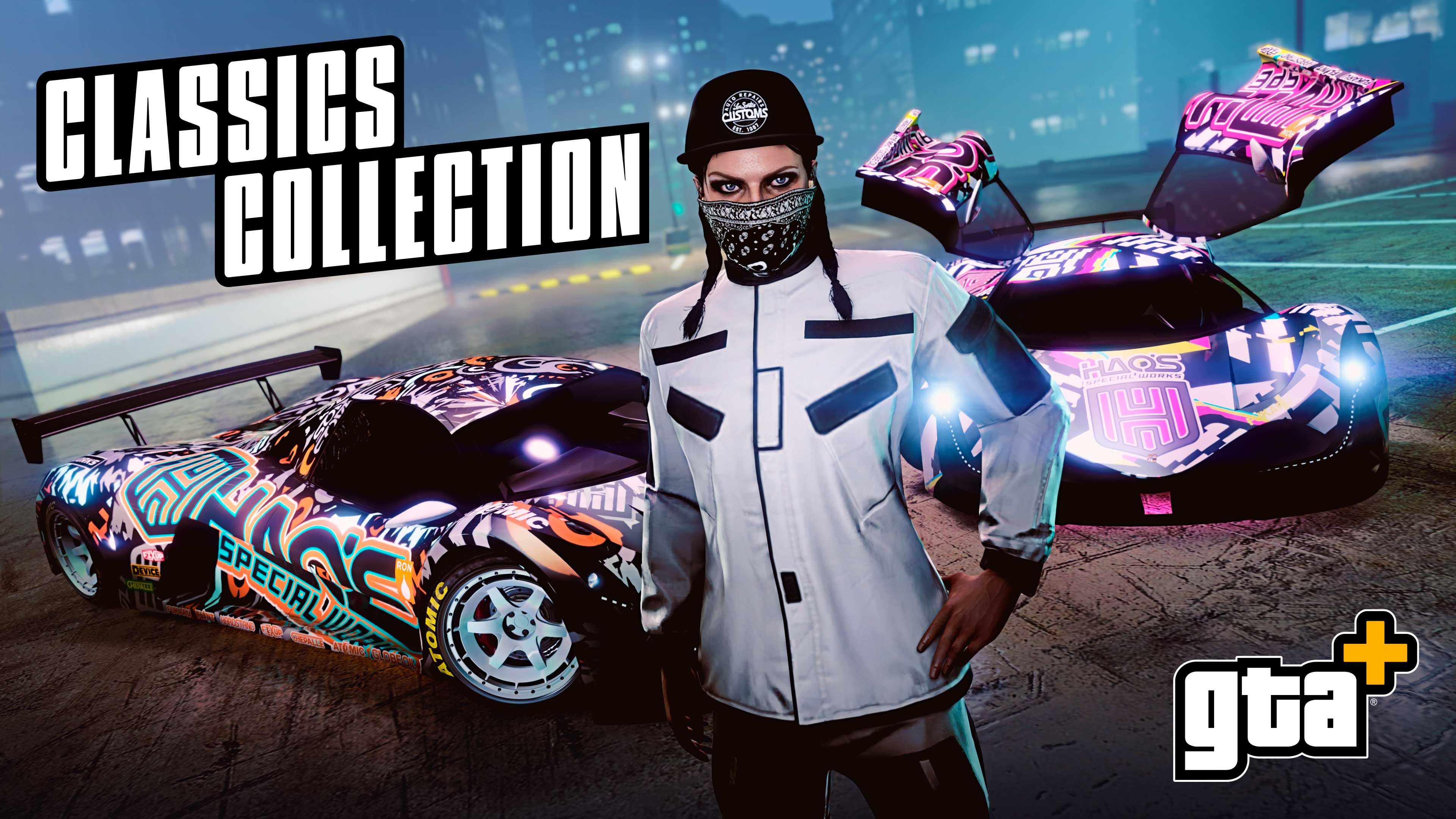 GTA+ 经典收藏活动海报，画有一名角色穿着洛圣都改车王正戴棒球帽和围脖，站在两辆改装车旁边。
