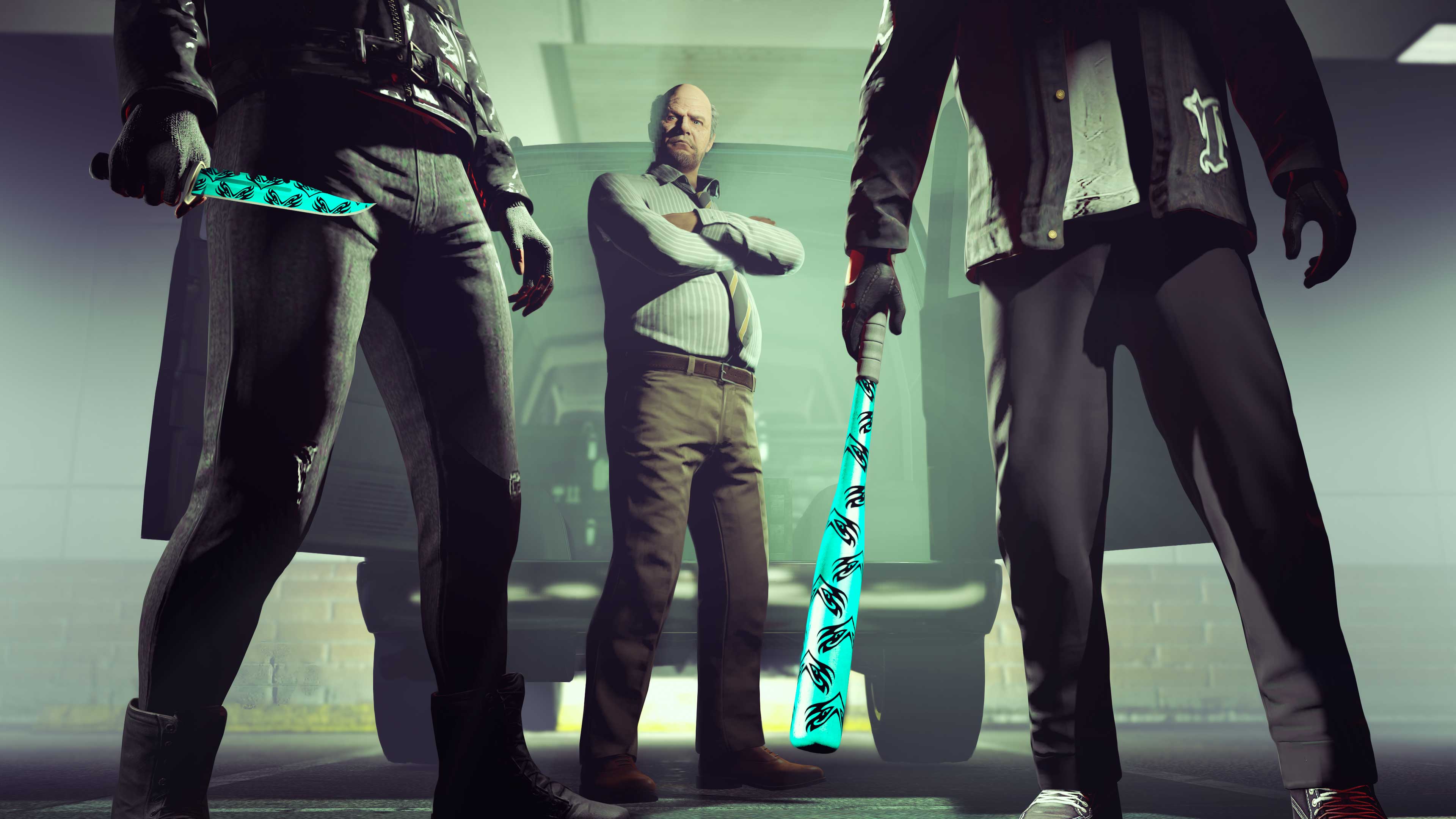 GTA 在线模式角色握着带有自由卢查武器涂饰的小刀和棒球棒的图片