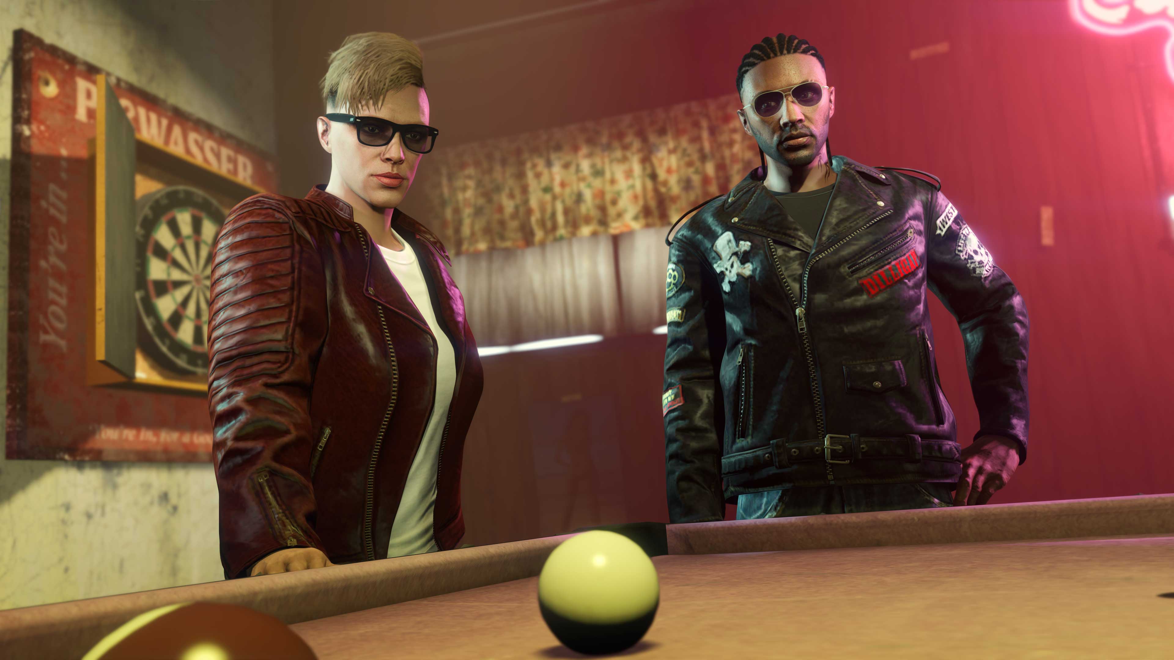 GTA 在线模式角色穿着飞车党夹克的图片