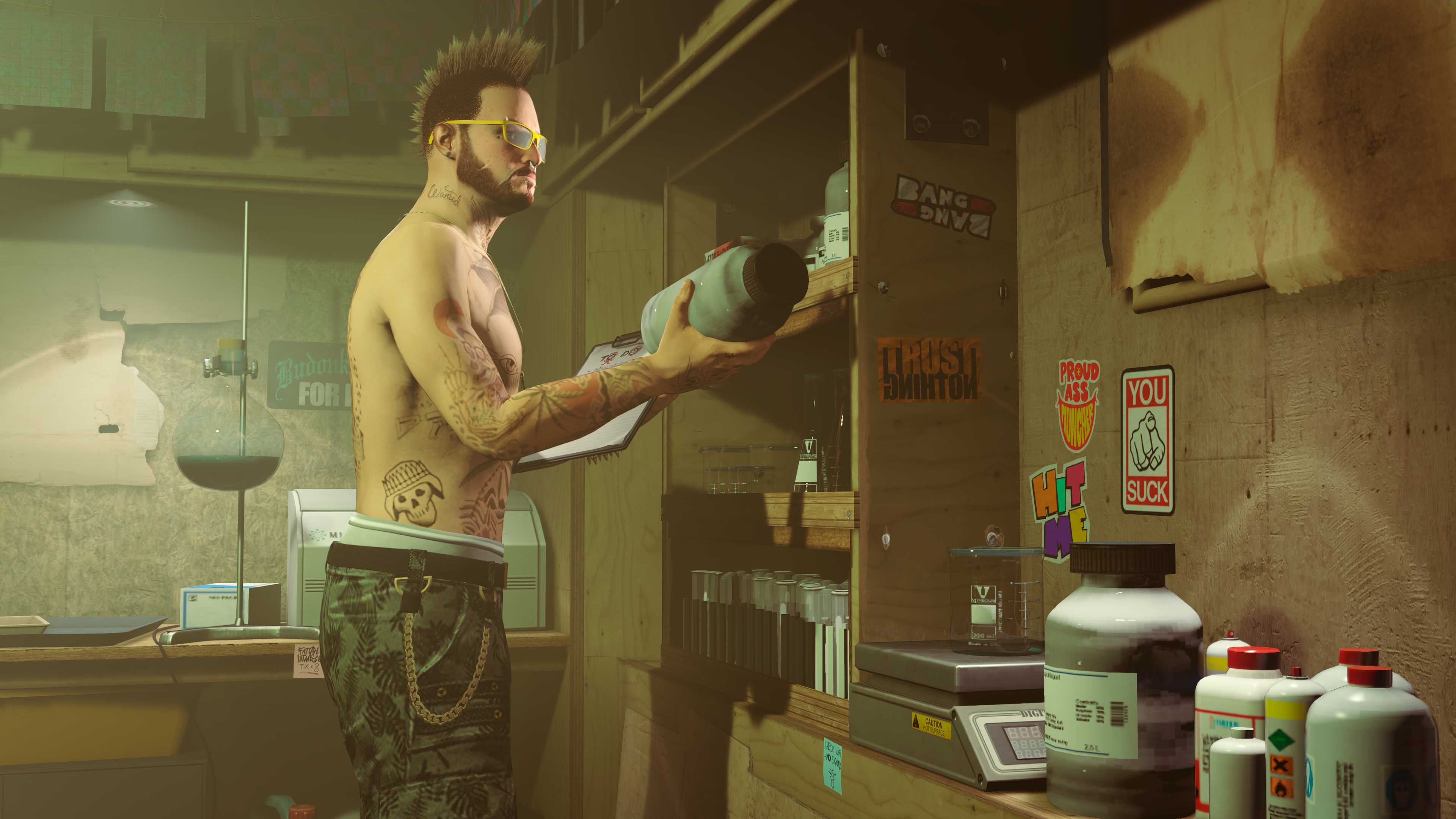GTA 在线模式角色在致幻剂实验室内的图片