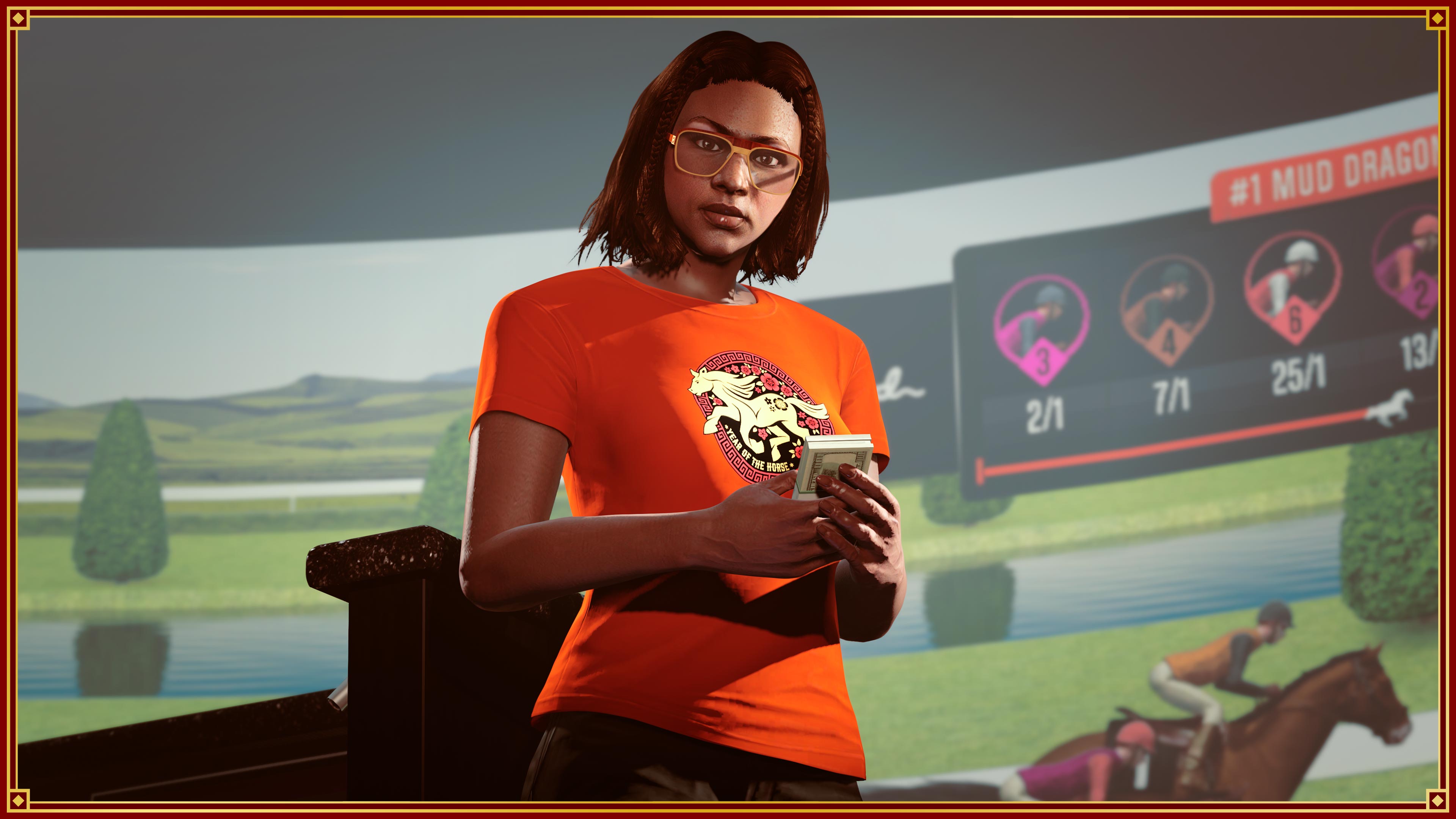 一名GTA在线模式角色身穿红色马年T恤，握着一把钞票。